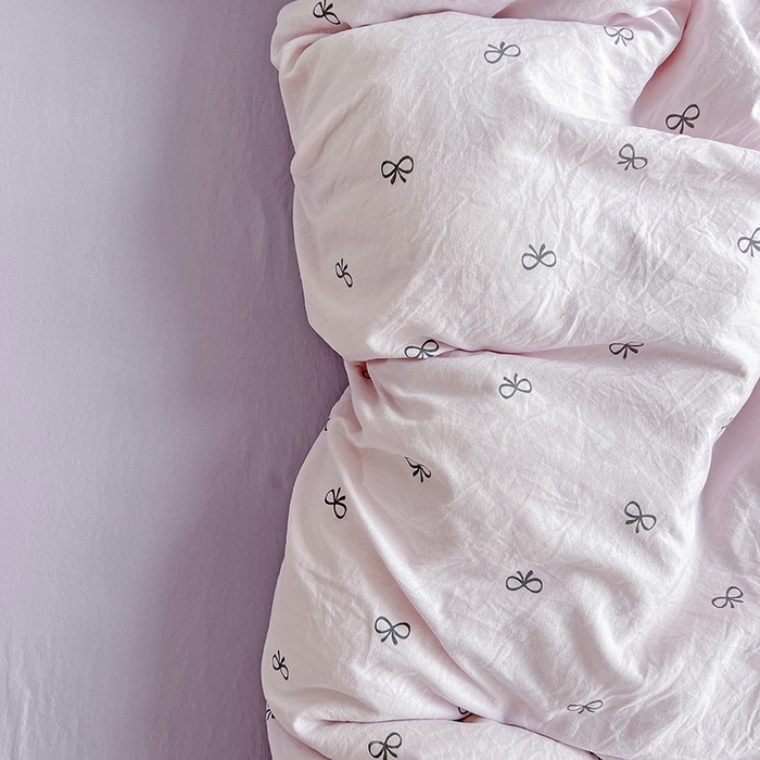 91家纺网 家纺一手货源 找家纺 沐芷 2025 A类水洗棉印花四件套卡通简约床单三件套宿舍 【提供买家秀】 紫色蝴蝶结