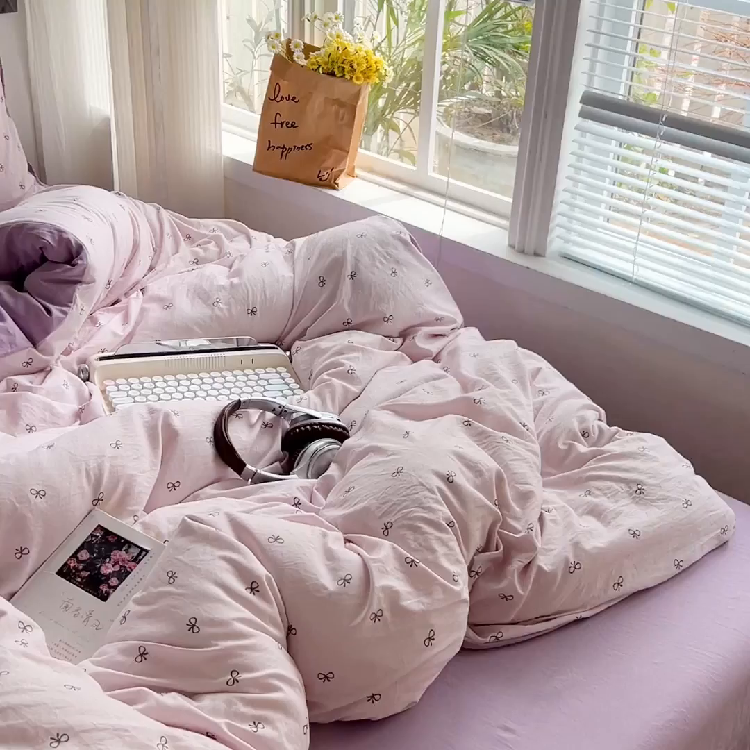91家纺网 家纺一手货源 找家纺 沐芷 2025 A类水洗棉印花四件套卡通简约床单三件套宿舍 【提供买家秀】 紫色蝴蝶结