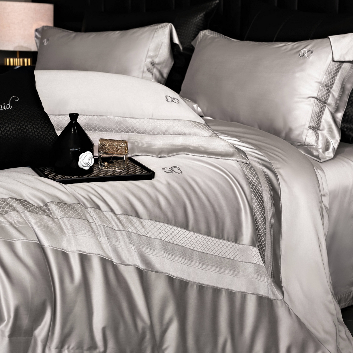 91家纺网 家纺一手货源 找家纺 时亿家居 2025新款天丝棉绣花四件套-臻品系列 臻品-灰