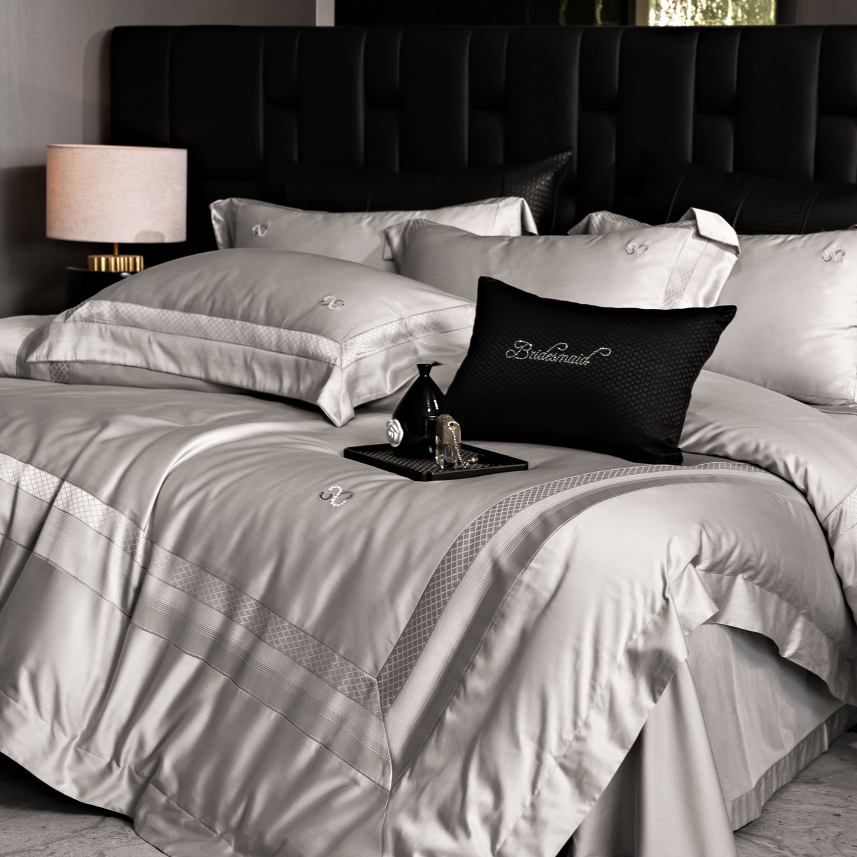 91家纺网 家纺一手货源 找家纺 时亿家居 2025新款天丝棉绣花四件套-臻品系列 臻品-灰