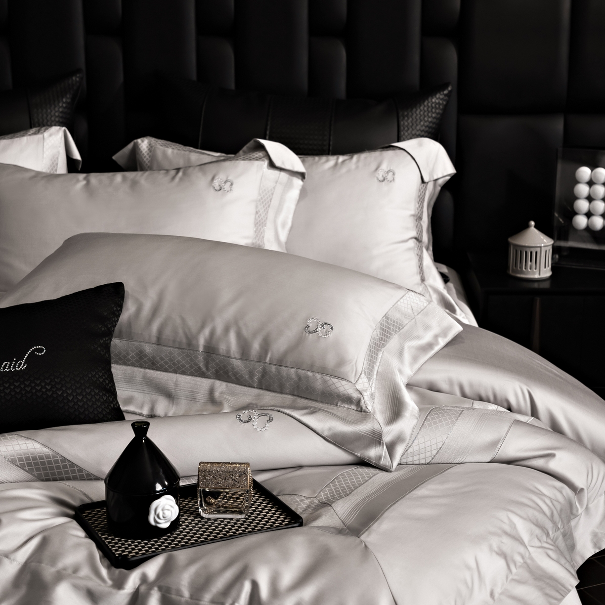 91家纺网 家纺一手货源 找家纺 时亿家居 2025新款天丝棉绣花四件套-臻品系列 臻品-灰