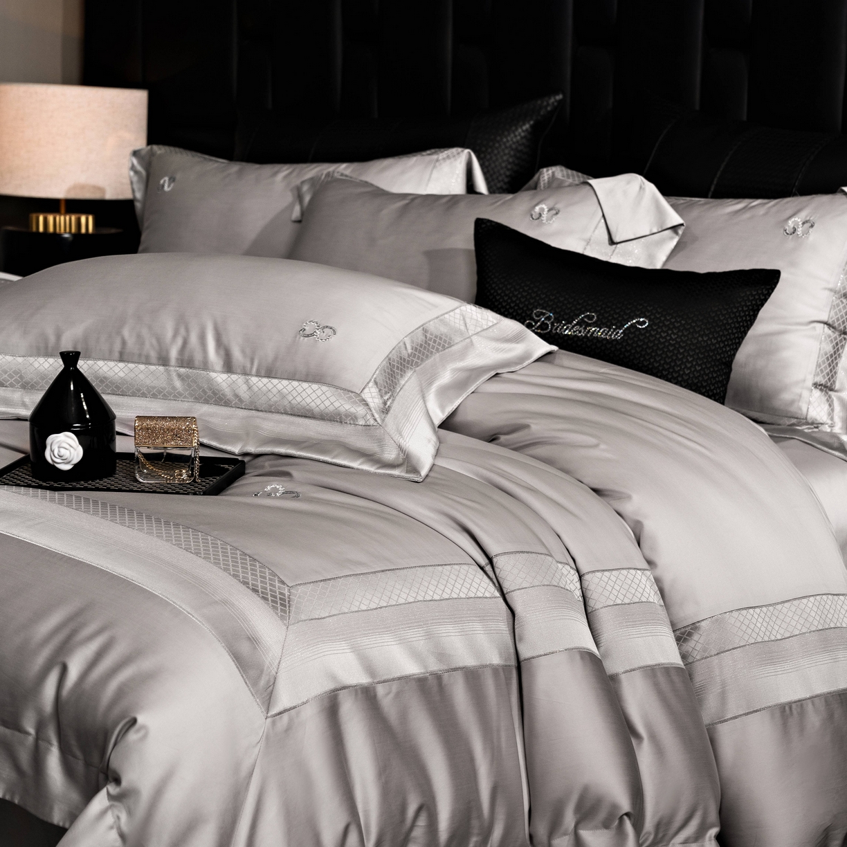 91家纺网 家纺一手货源 找家纺 时亿家居 2025新款天丝棉绣花四件套-臻品系列 臻品-灰