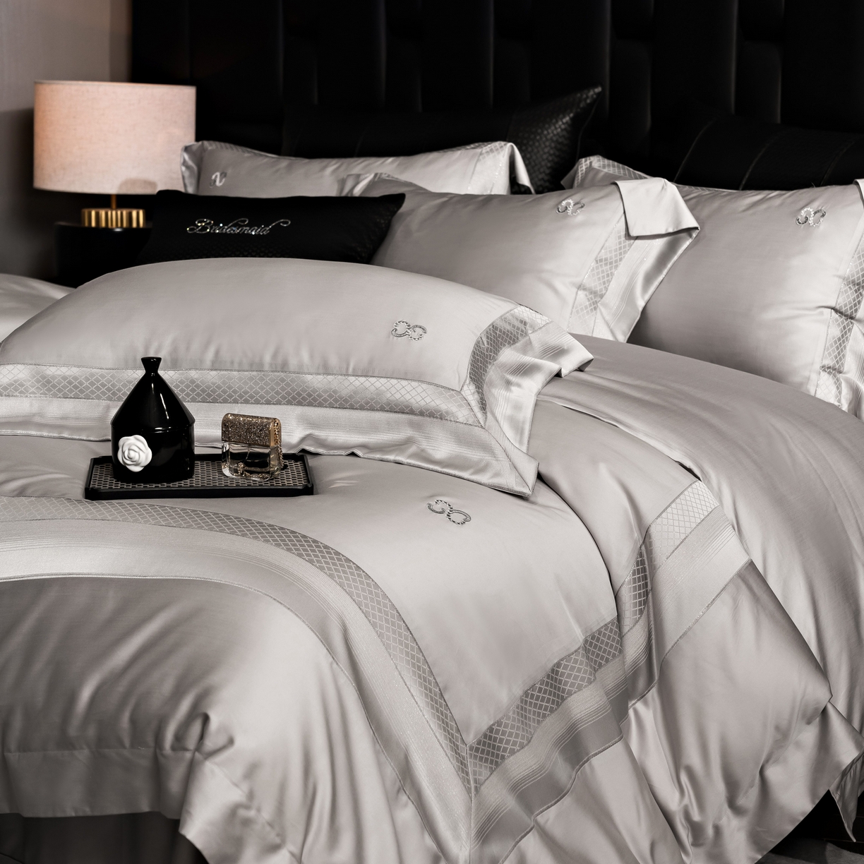 91家纺网 家纺一手货源 找家纺 时亿家居 2025新款天丝棉绣花四件套-臻品系列 臻品-灰