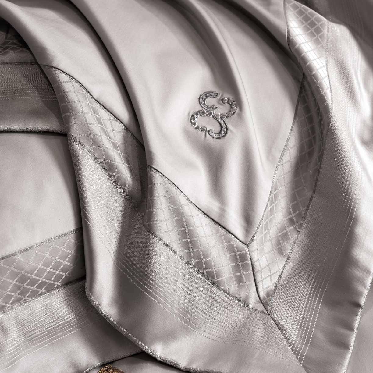 91家纺网 家纺一手货源 找家纺 时亿家居 2025新款天丝棉绣花四件套-臻品系列 臻品-灰