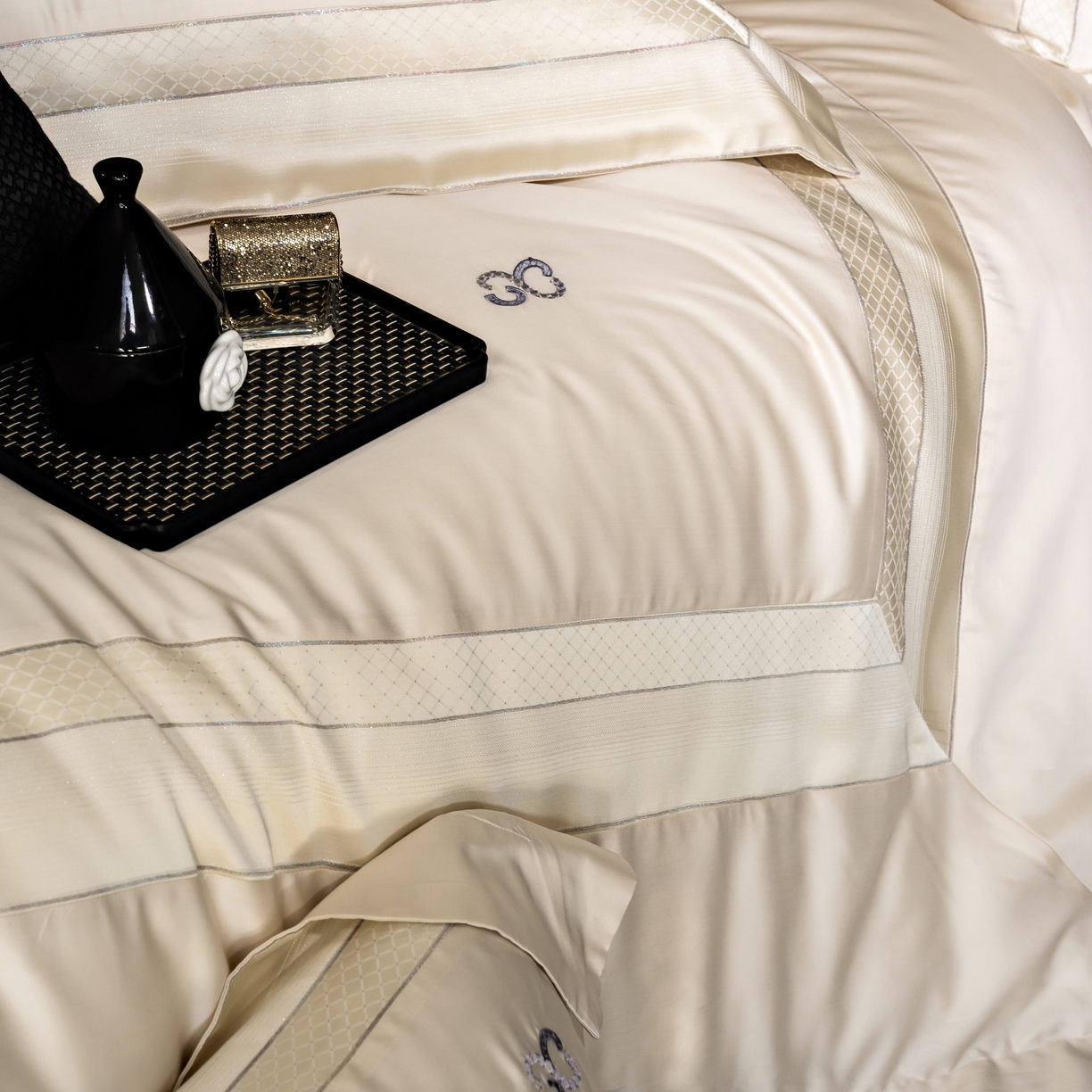 91家纺网 家纺一手货源 找家纺 时亿家居 2025新款天丝棉绣花四件套-臻品系列 臻品-金