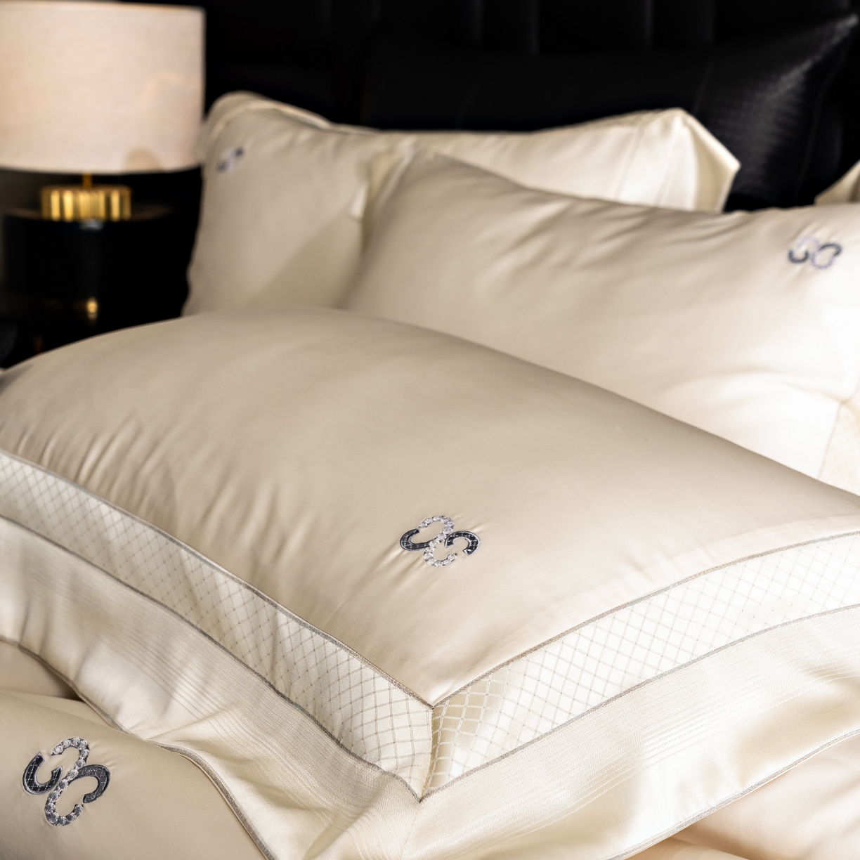 91家纺网 家纺一手货源 找家纺 时亿家居 2025新款天丝棉绣花四件套-臻品系列 臻品-金