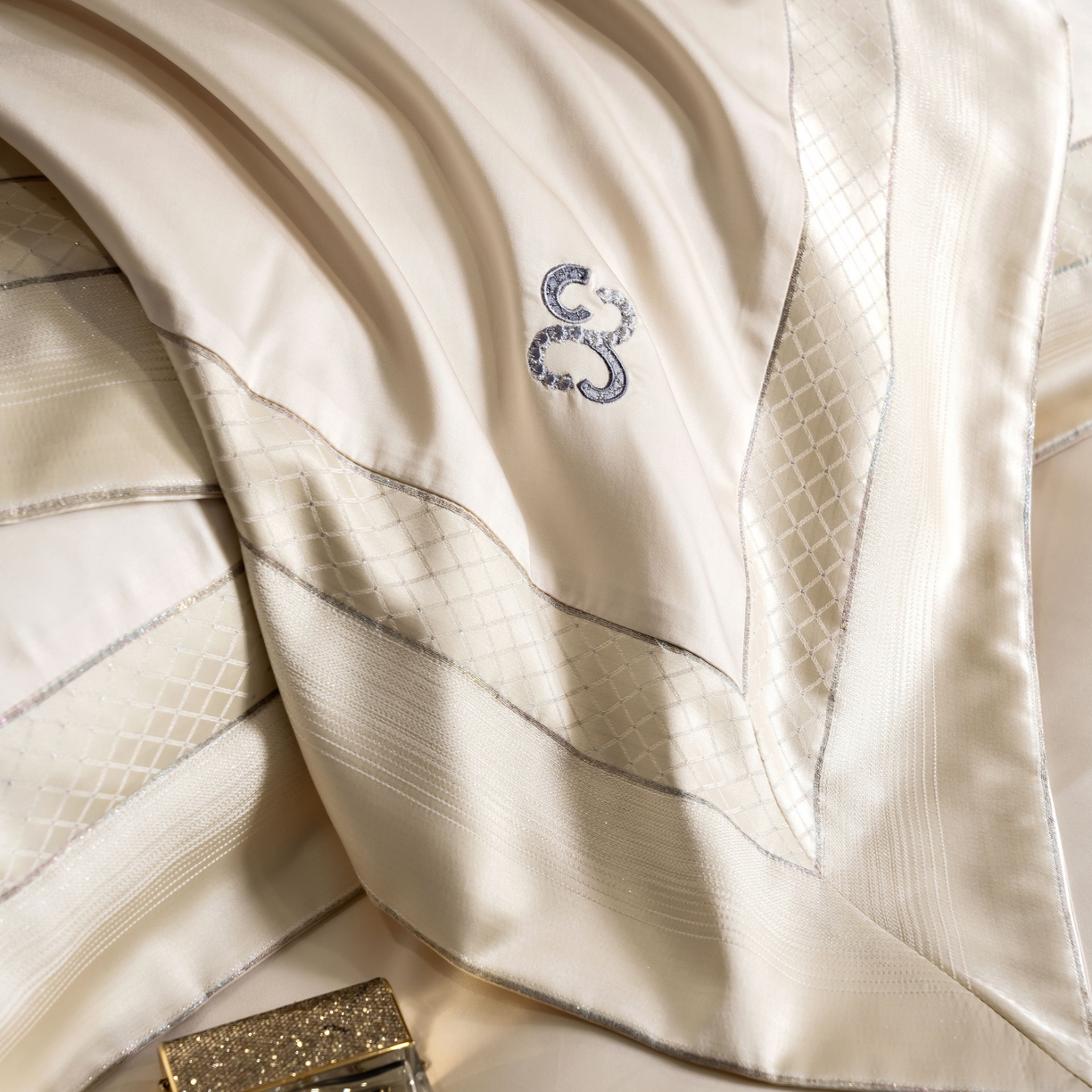 91家纺网 家纺一手货源 找家纺 时亿家居 2025新款天丝棉绣花四件套-臻品系列 臻品-金