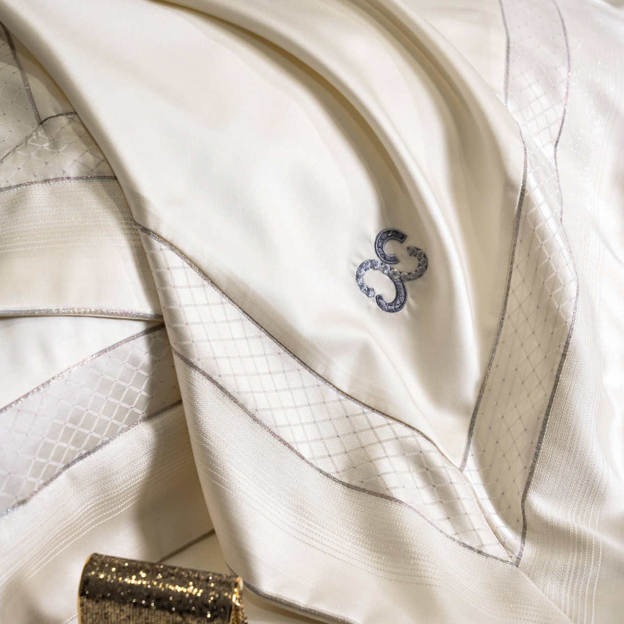 91家纺网 家纺一手货源 找家纺 时亿家居 2025新款天丝棉绣花四件套-臻品系列 臻品-白