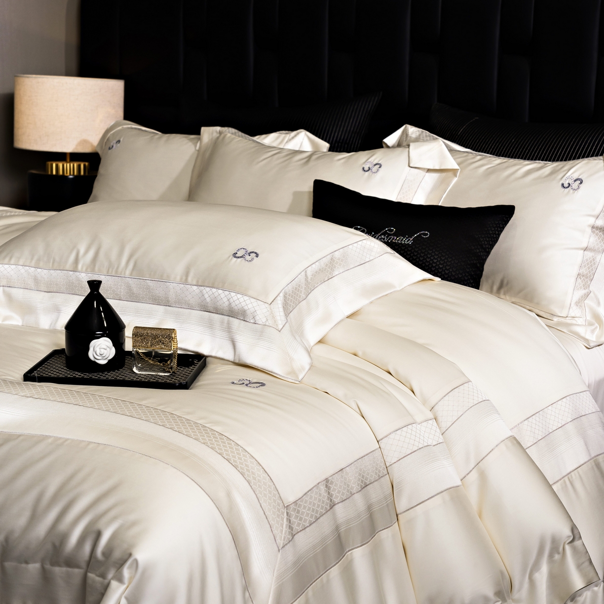 91家纺网 家纺一手货源 找家纺 时亿家居 2025新款天丝棉绣花四件套-臻品系列 臻品-白