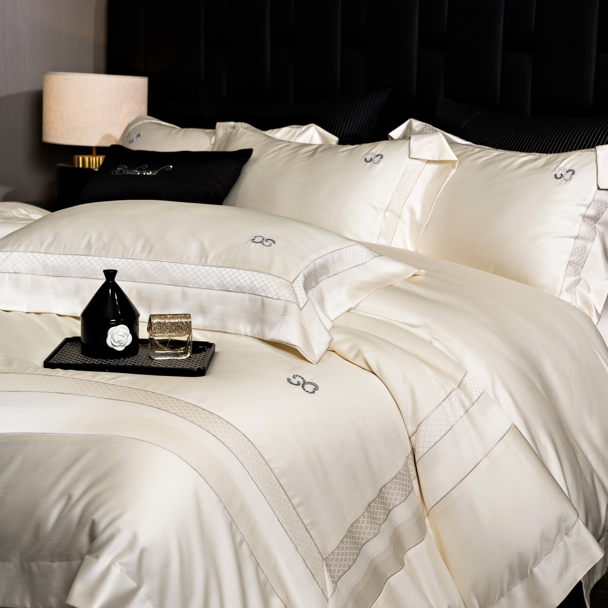 91家纺网 家纺一手货源 找家纺 时亿家居 2025新款天丝棉绣花四件套-臻品系列 臻品-白