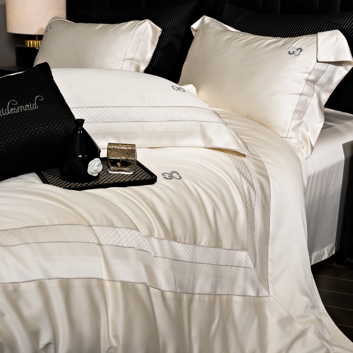 91家纺网 家纺一手货源 找家纺 时亿家居 2025新款天丝棉绣花四件套-臻品系列 臻品-白