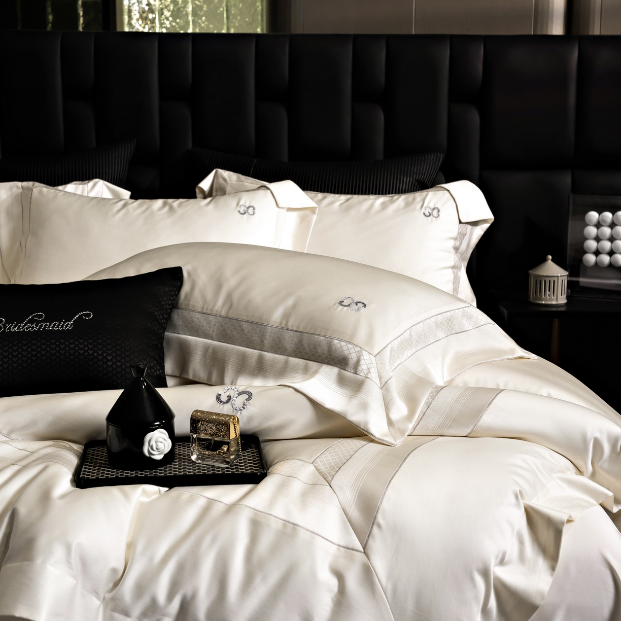 91家纺网 家纺一手货源 找家纺 时亿家居 2025新款天丝棉绣花四件套-臻品系列 臻品-白