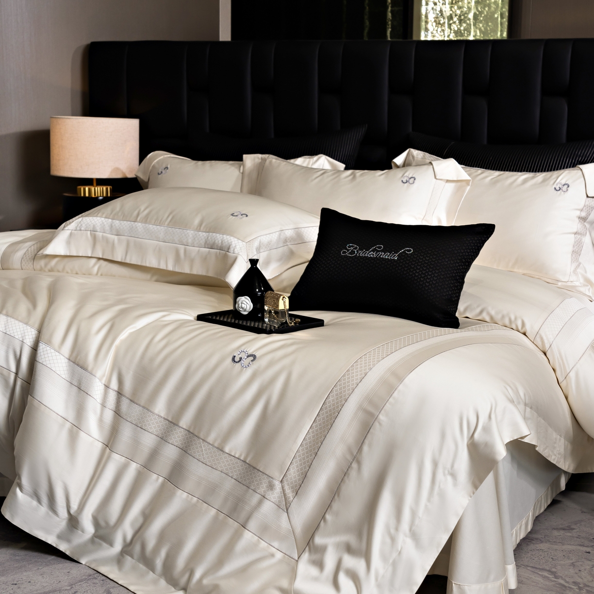 91家纺网 家纺一手货源 找家纺 时亿家居 2025新款天丝棉绣花四件套-臻品系列 臻品-白