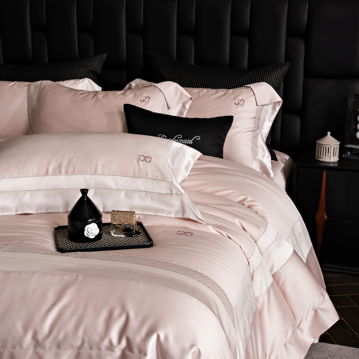 91家纺网 家纺一手货源 找家纺 时亿家居 2025新款天丝棉绣花四件套-臻品系列 臻品-粉