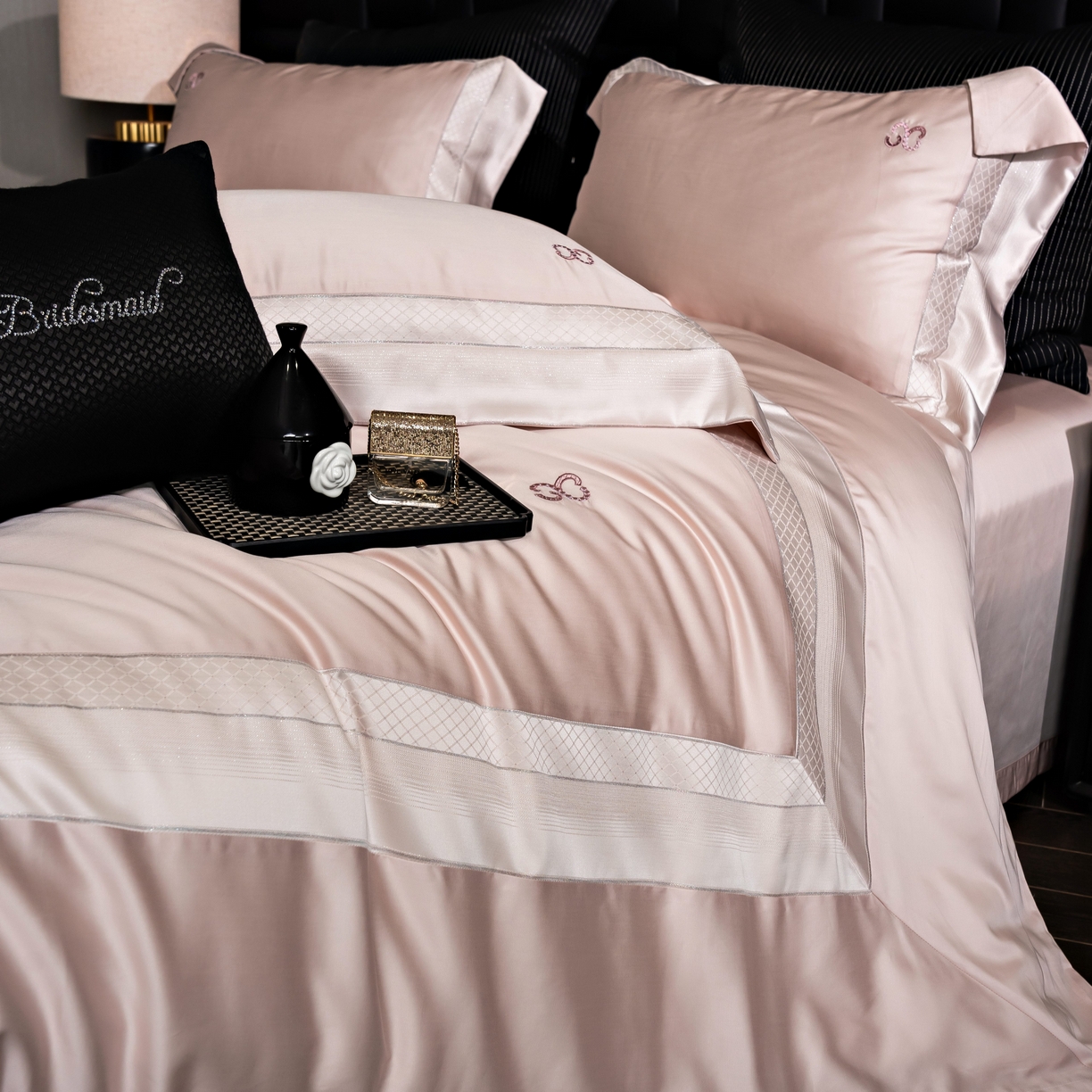 91家纺网 家纺一手货源 找家纺 时亿家居 2025新款天丝棉绣花四件套-臻品系列 臻品-粉