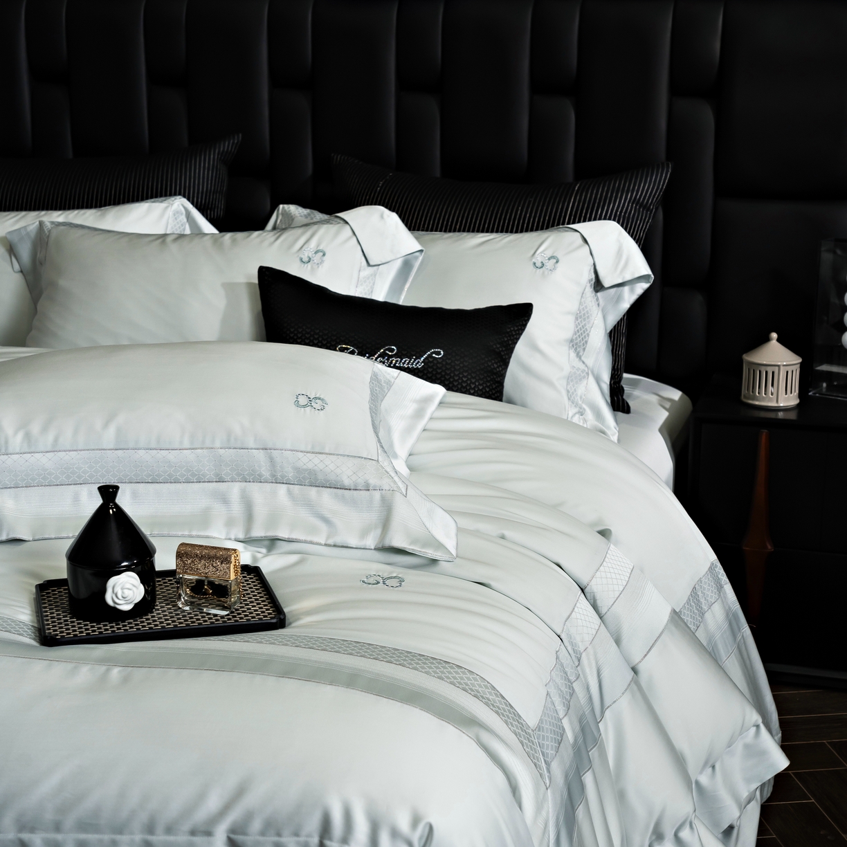 91家纺网 家纺一手货源 找家纺 时亿家居 2025新款天丝棉绣花四件套-臻品系列 臻品-兰