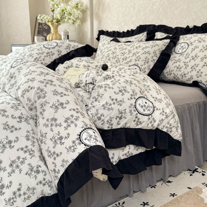 91家纺网 家纺一手货源 找家纺 上尚居 2025新款法式花边赫本风印花云朵棉四件套 澜音花香