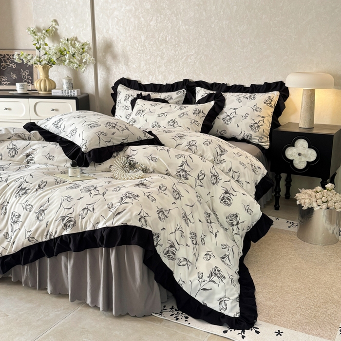 91家纺网 家纺一手货源 找家纺 上尚居 2025新款法式花边赫本风印花云朵棉四件套 水墨玫瑰