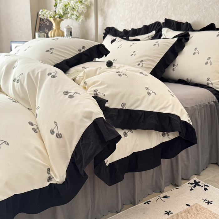 91家纺网 家纺一手货源 找家纺 上尚居 2025新款法式花边赫本风印花云朵棉四件套 美味樱桃