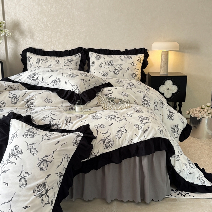91家纺网 家纺一手货源 找家纺 上尚居 2025新款法式花边赫本风印花云朵棉四件套 水墨玫瑰