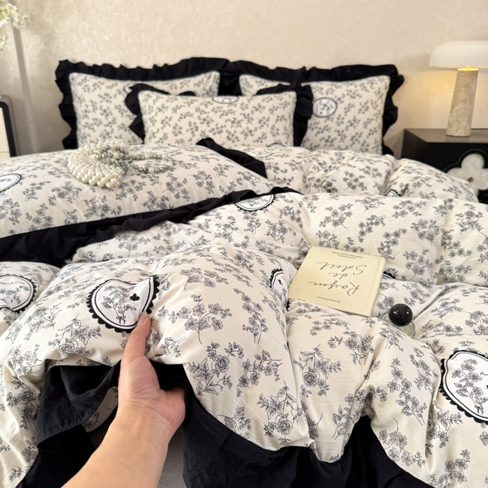 91家纺网 家纺一手货源 找家纺 上尚居 2025新款法式花边赫本风印花云朵棉四件套 澜音花香