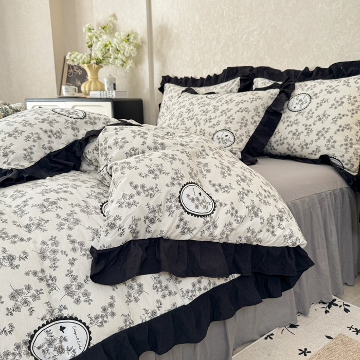 91家纺网 家纺一手货源 找家纺 上尚居 2025新款法式花边赫本风印花云朵棉四件套 澜音花香