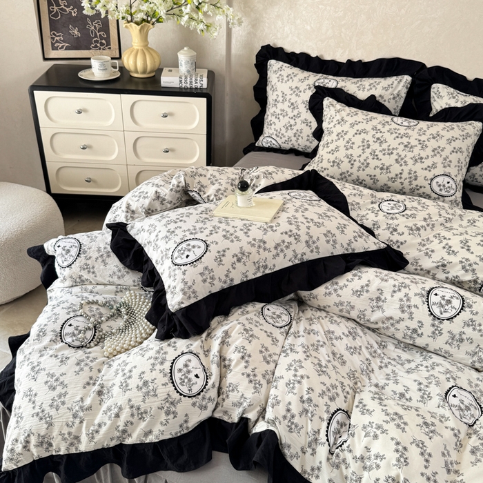 91家纺网 家纺一手货源 找家纺 上尚居 2025新款法式花边赫本风印花云朵棉四件套 澜音花香