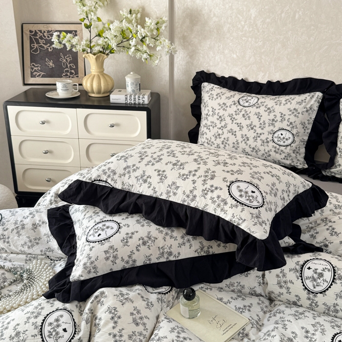91家纺网 家纺一手货源 找家纺 上尚居 2025新款法式花边赫本风印花云朵棉四件套 澜音花香