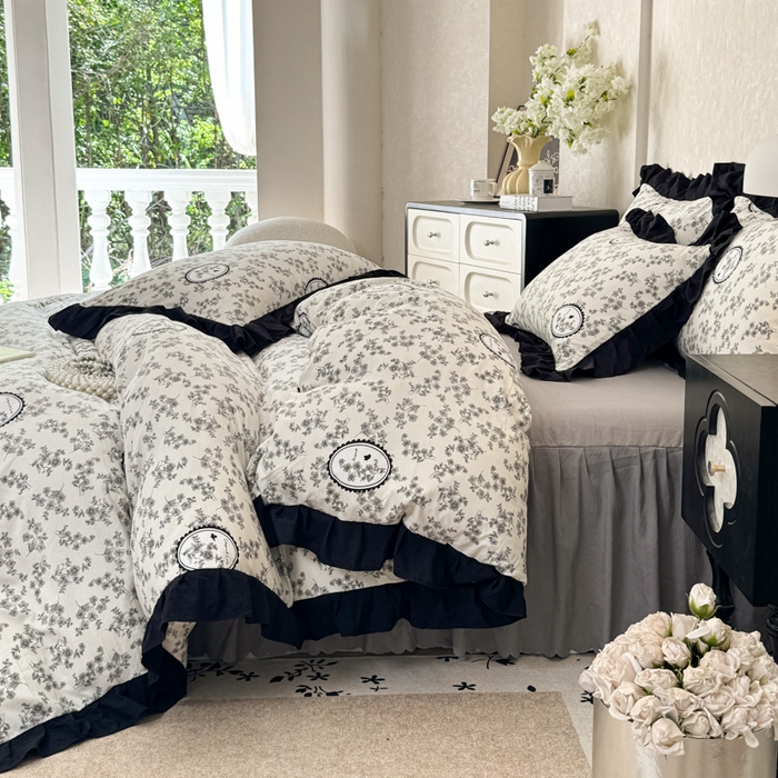 91家纺网 家纺一手货源 找家纺 上尚居 2025新款法式花边赫本风印花云朵棉四件套 澜音花香