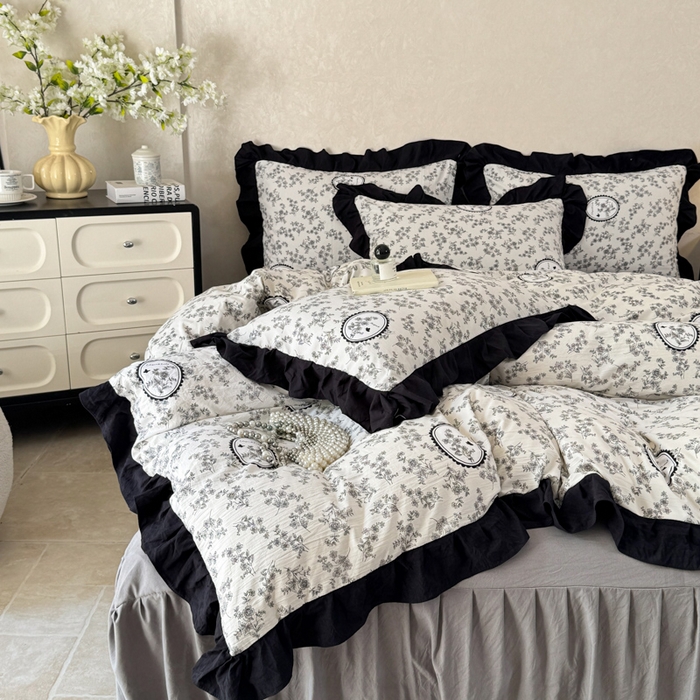 91家纺网 家纺一手货源 找家纺 上尚居 2025新款法式花边赫本风印花云朵棉四件套 澜音花香