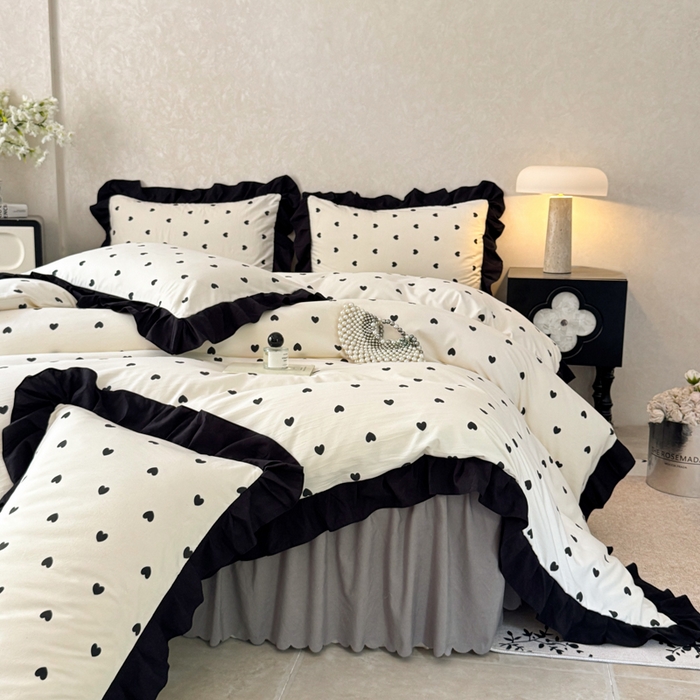 91家纺网 家纺一手货源 找家纺 上尚居 2025新款法式花边赫本风印花云朵棉四件套 心心相印