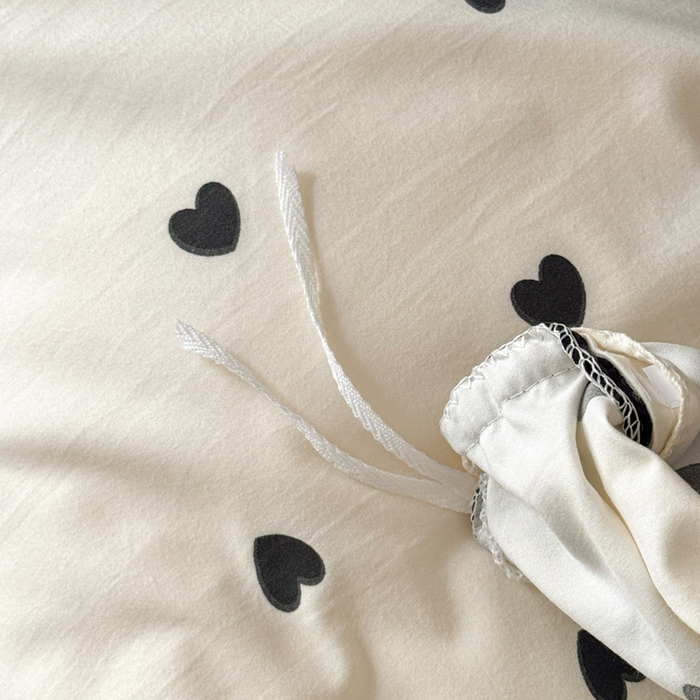 91家纺网 家纺一手货源 找家纺 上尚居 2025新款法式花边赫本风印花云朵棉四件套 心心相印