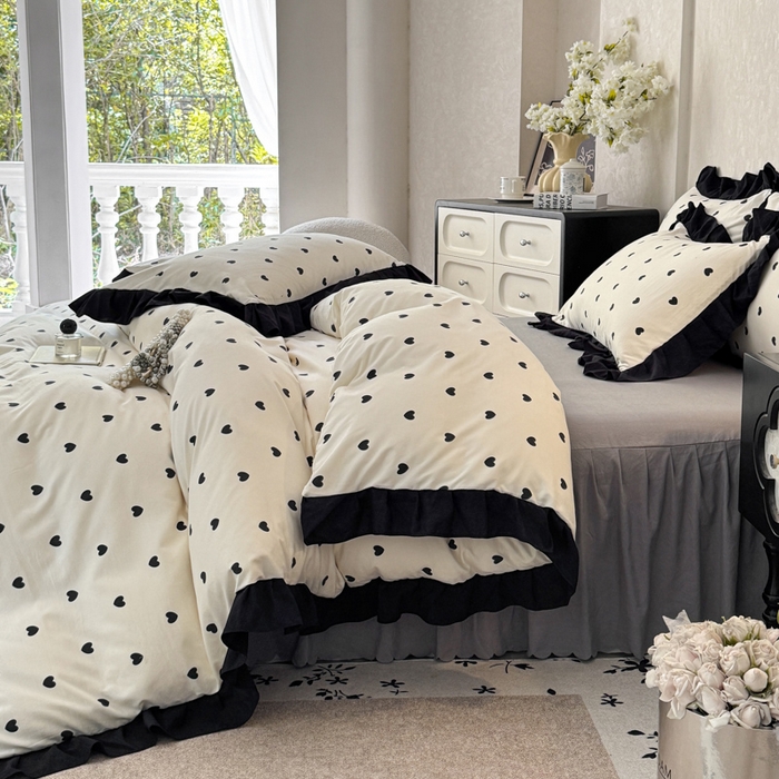 91家纺网 家纺一手货源 找家纺 上尚居 2025新款法式花边赫本风印花云朵棉四件套 心心相印