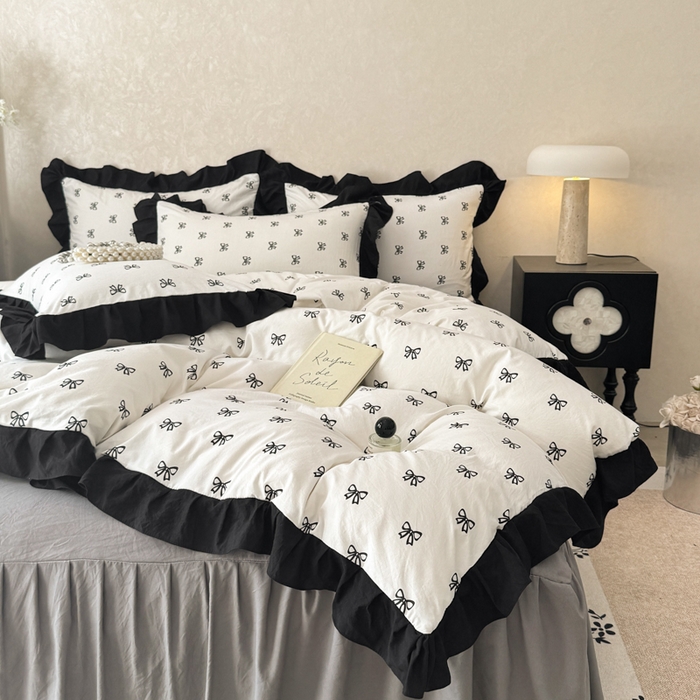 91家纺网 家纺一手货源 找家纺 上尚居 2025新款法式花边赫本风印花云朵棉四件套 黑色蝴蝶结