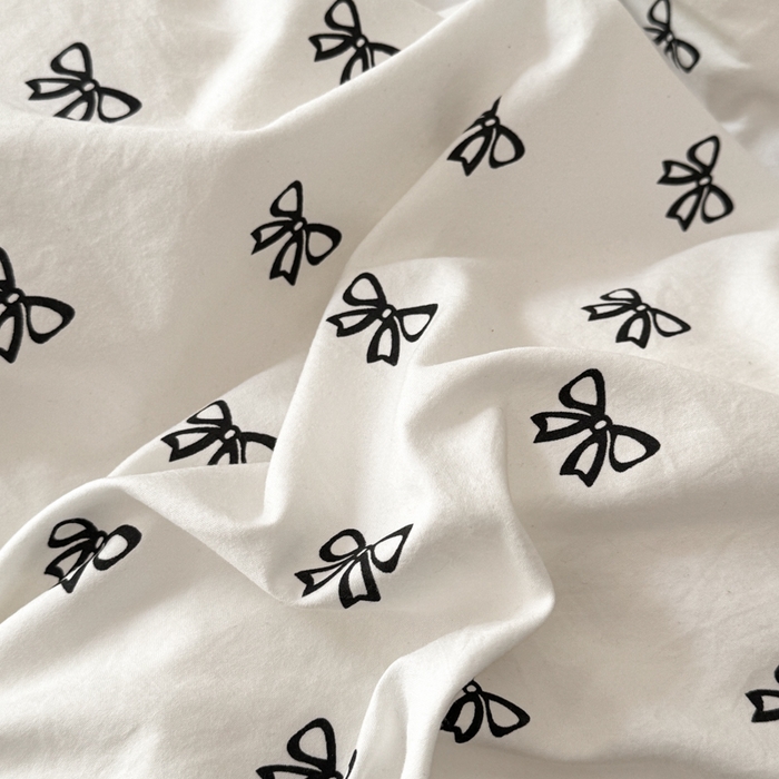 91家纺网 家纺一手货源 找家纺 上尚居 2025新款法式花边赫本风印花云朵棉四件套 黑色蝴蝶结
