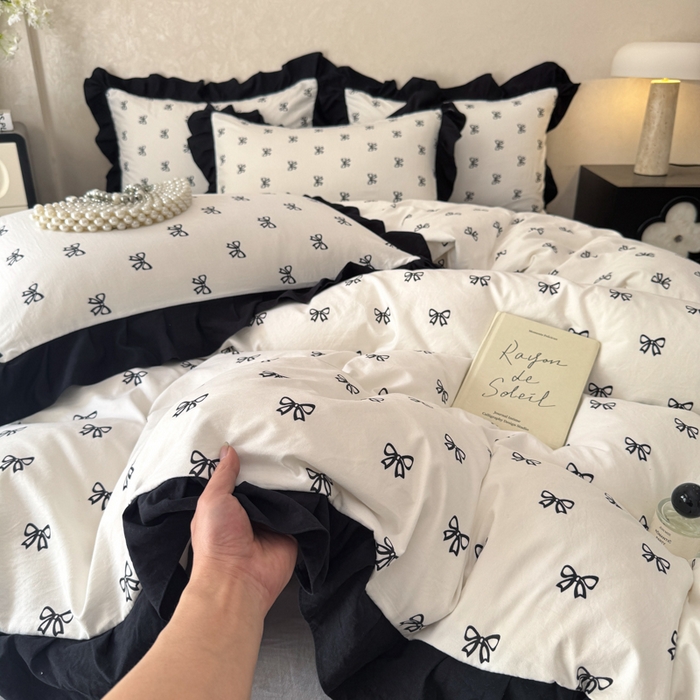 91家纺网 家纺一手货源 找家纺 上尚居 2025新款法式花边赫本风印花云朵棉四件套 黑色蝴蝶结