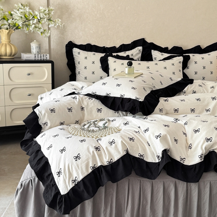 91家纺网 家纺一手货源 找家纺 上尚居 2025新款法式花边赫本风印花云朵棉四件套 黑色蝴蝶结
