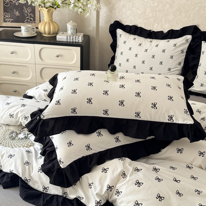 91家纺网 家纺一手货源 找家纺 上尚居 2025新款法式花边赫本风印花云朵棉四件套 黑色蝴蝶结