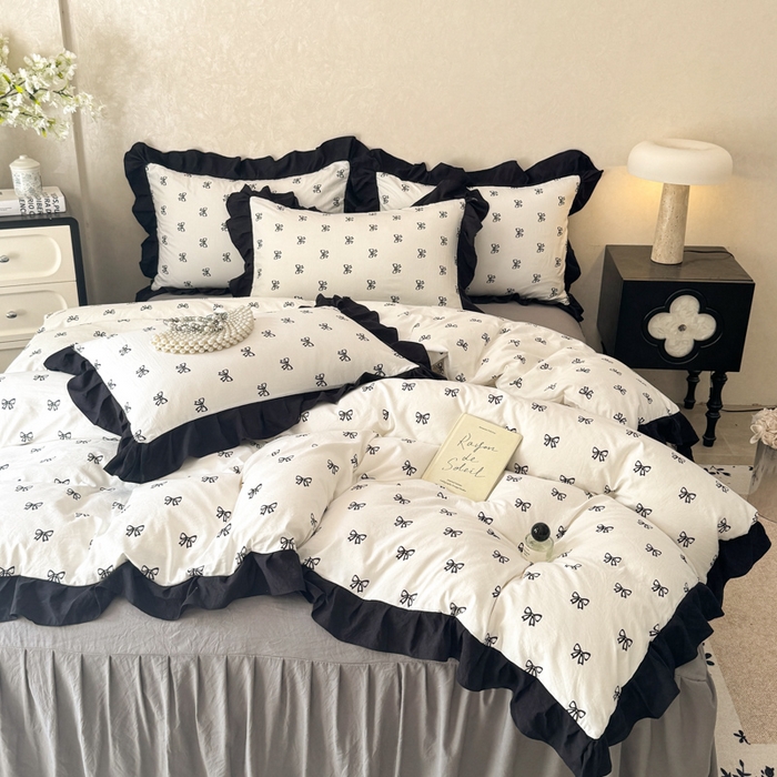 91家纺网 家纺一手货源 找家纺 上尚居 2025新款法式花边赫本风印花云朵棉四件套 黑色蝴蝶结
