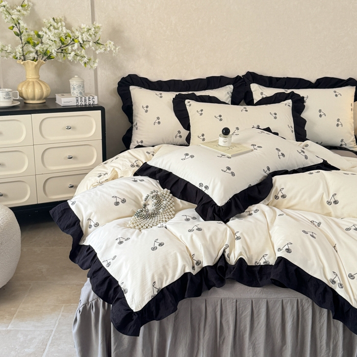 91家纺网 家纺一手货源 找家纺 上尚居 2025新款法式花边赫本风印花云朵棉四件套 美味樱桃