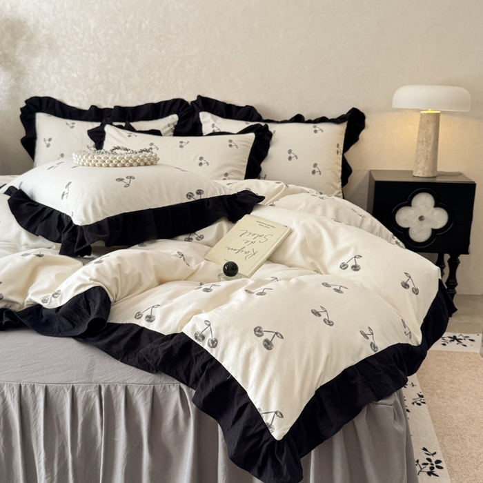 91家纺网 家纺一手货源 找家纺 上尚居 2025新款法式花边赫本风印花云朵棉四件套 美味樱桃