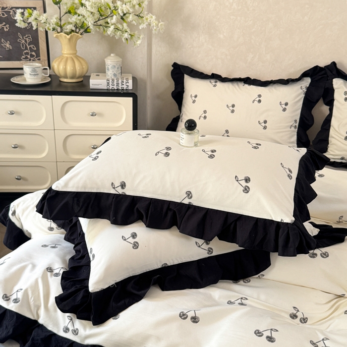 91家纺网 家纺一手货源 找家纺 上尚居 2025新款法式花边赫本风印花云朵棉四件套 美味樱桃