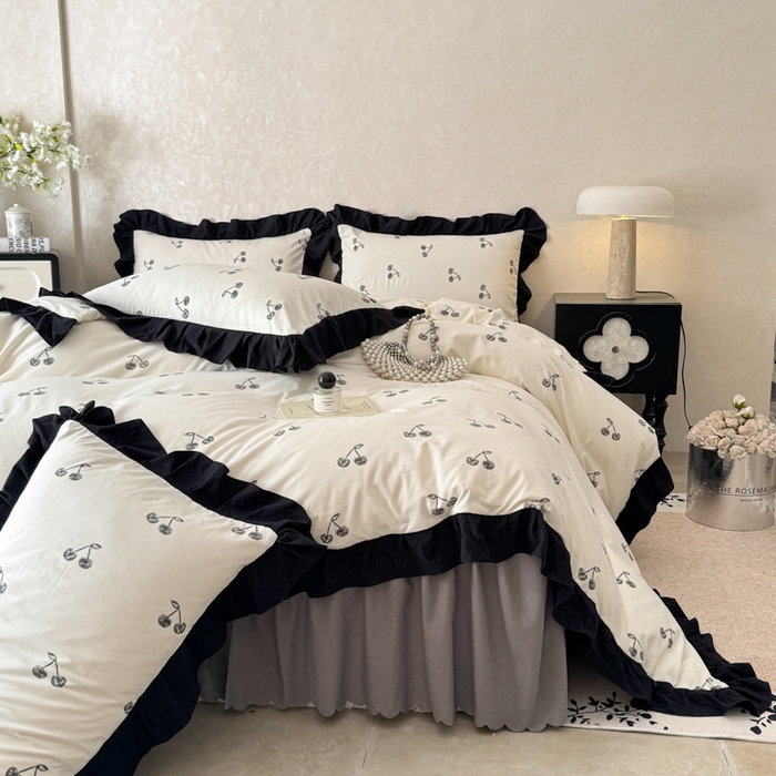 91家纺网 家纺一手货源 找家纺 上尚居 2025新款法式花边赫本风印花云朵棉四件套 美味樱桃