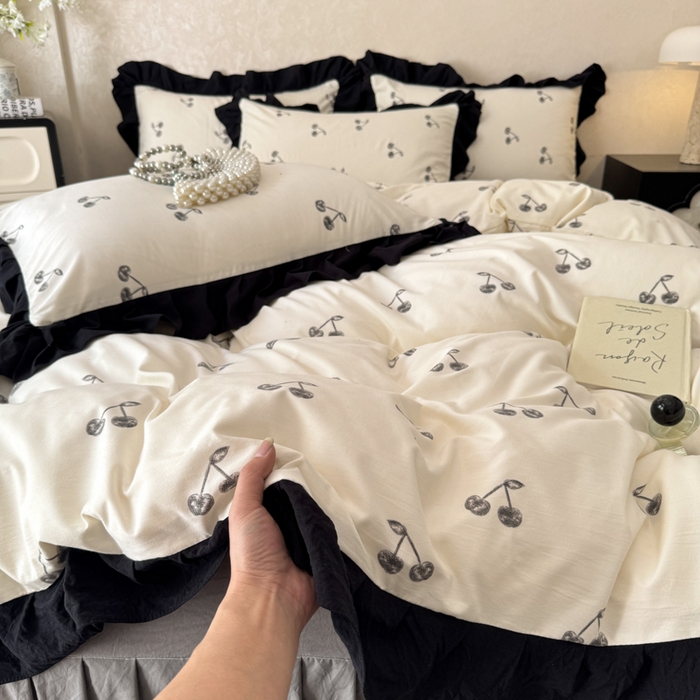 91家纺网 家纺一手货源 找家纺 上尚居 2025新款法式花边赫本风印花云朵棉四件套 美味樱桃