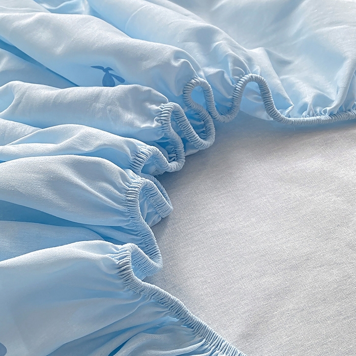 91家纺网 家纺一手货源 找家纺 天之爱 2025新款全棉印花单床笠 幽幽花间兔