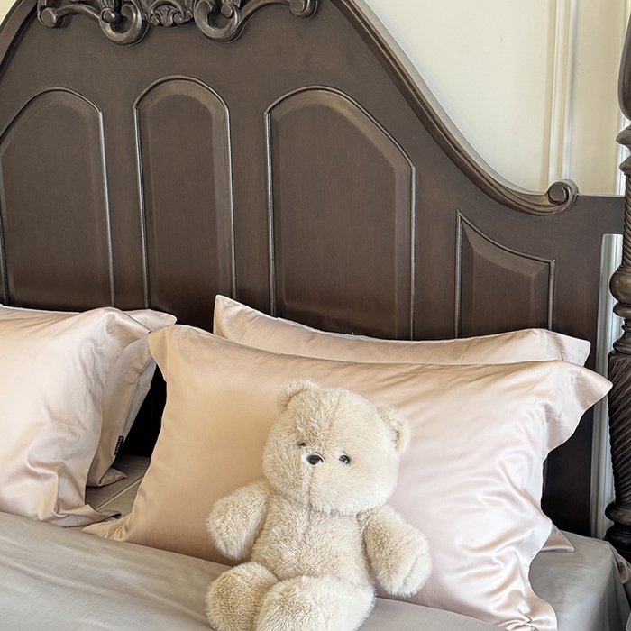 91家纺网 家纺一手货源 找家纺 秀色家纺 2025夏季新款A类60s天丝棉贡缎四件套-Cool Air系列（实拍风) Air天丝绵-桃灰粉+幻影灰