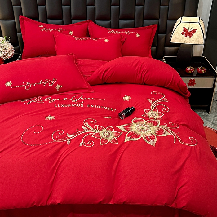 91家纺网 家纺一手货源 找家纺 大麦乐田 2025新款磨毛婚庆大红刺绣床裙款四件套 绮梦 大红