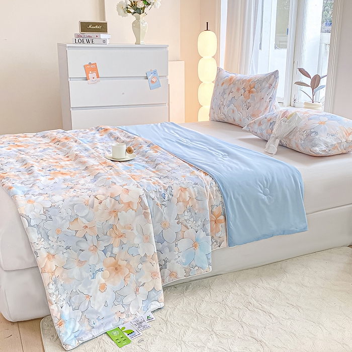 91家纺网 家纺一手货源 找家纺 欧雅搁家纺 2025年新款冷暖双感被大豆纤维填充针织棉夏被空调被夏凉被 沁园花语