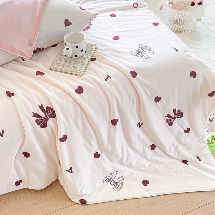 91家纺网 家纺一手货源 找家纺 欧雅搁家纺 2025年新款冷暖双感被大豆纤维填充针织棉夏被空调被夏凉被 爱心蝴蝶结