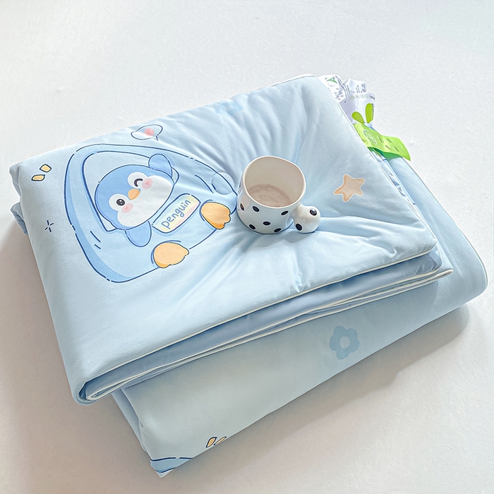 91家纺网 家纺一手货源 找家纺 欧雅搁家纺 2025年新款冷暖双感被大豆纤维填充针织棉夏被空调被夏凉被 淘气企鹅